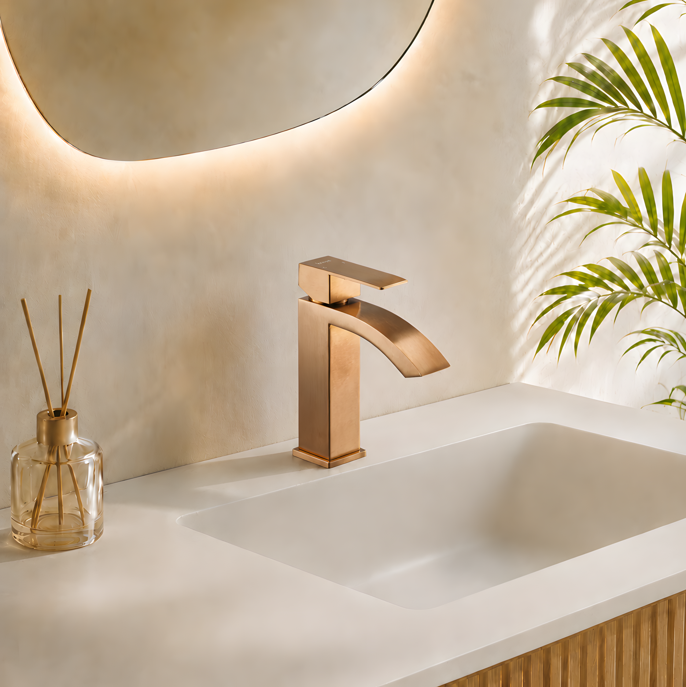 Mitigeur lavabo or rose- design cascade